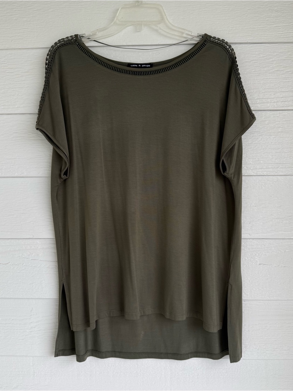 Cable & Gauge Casual Olive Green Women's XL Top w/ Embroidered Shoulder Detail